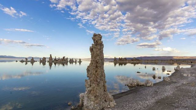 Carbonate-Rich Lakes Could be the Place in Which Life Sprouted